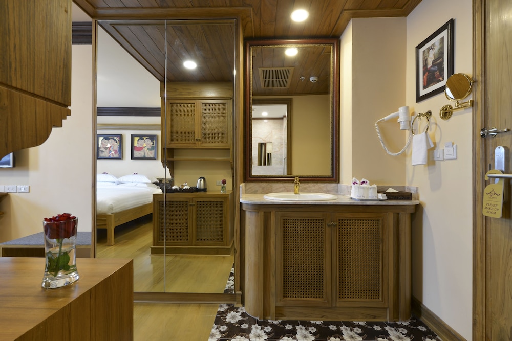 Peak Nimman Prestige Hotel 11/68