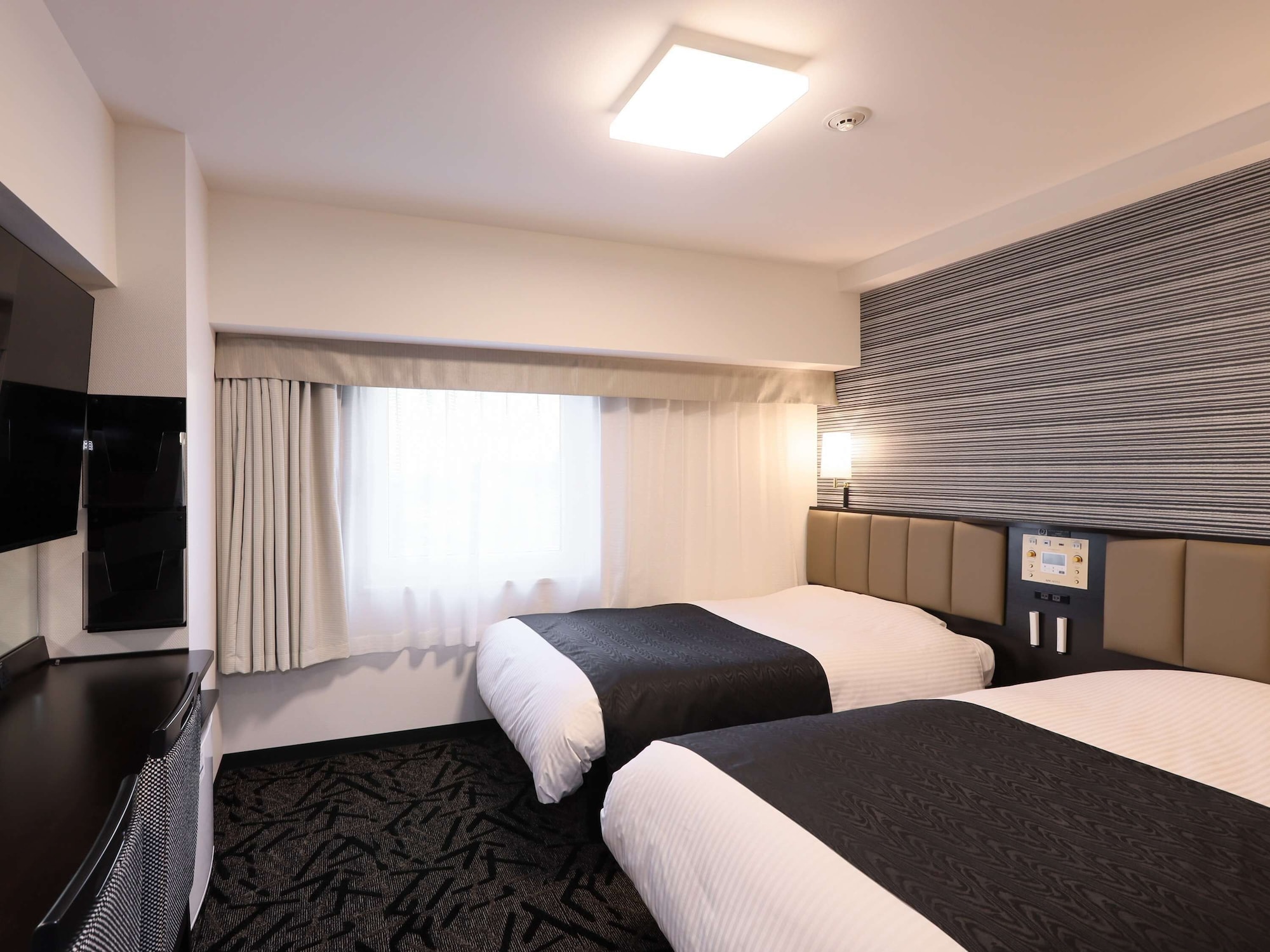 ROOM, TWIN BEDS, SMOKING