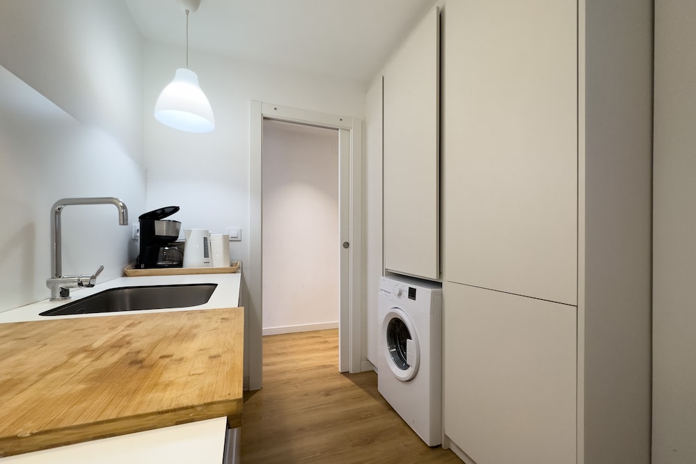 4 Bedrooms, Family, Apartment, 4 Beds, 2 Double Beds, 2 Bathrooms، Animapartments Sants 7/7