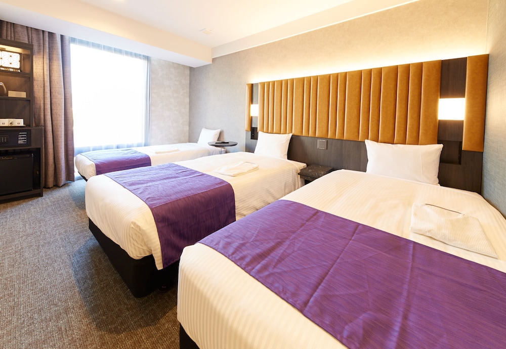 STANDARD, TWIN BEDS, SOFA