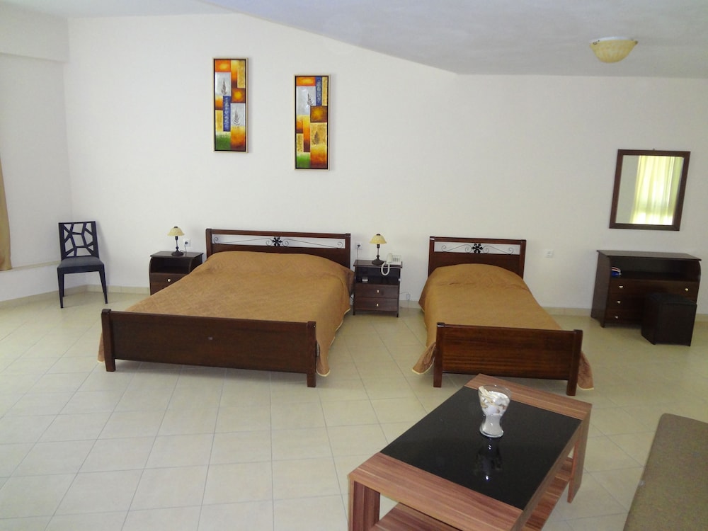 Avra Beach Hotel 9/55