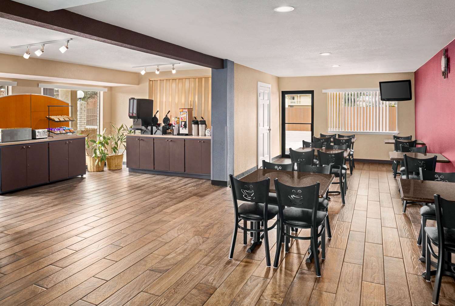 Ramada by Wyndham San Antonio Near SeaWorld/Lackland AFB 51/63