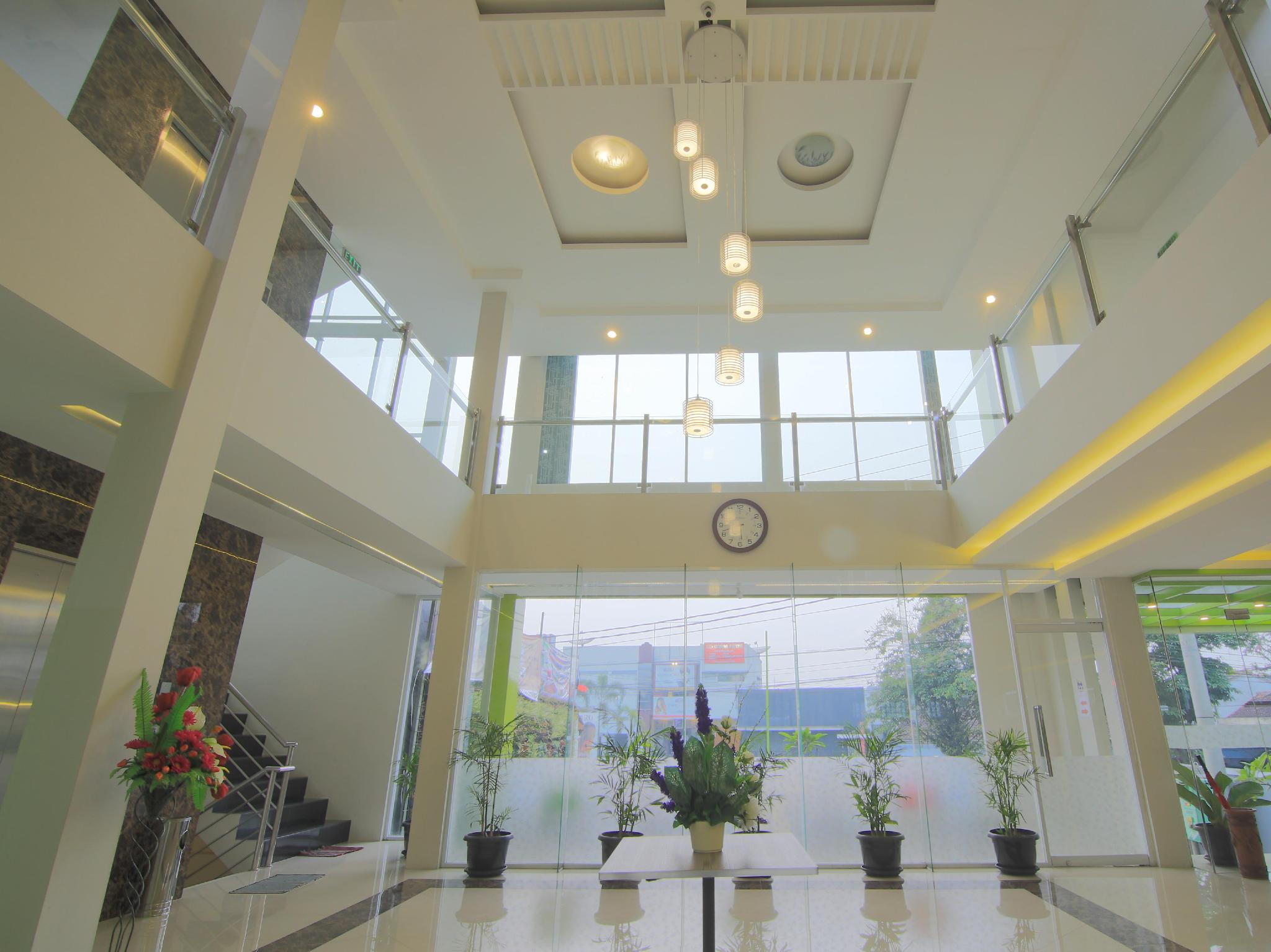 Fresh Hotel Sukabumi 8/35