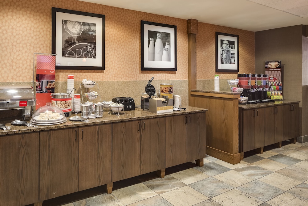 Hampton Inn Iowa City/Coralville 39/54