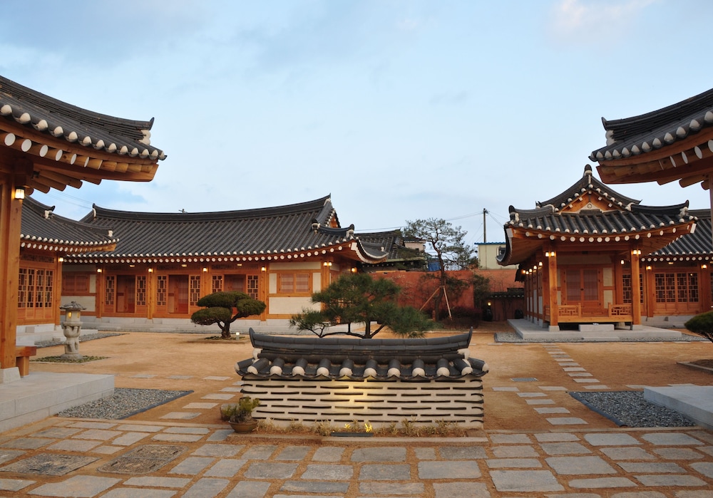 Gyeongju Hwangnamkwan Hanok Hotel 35/40