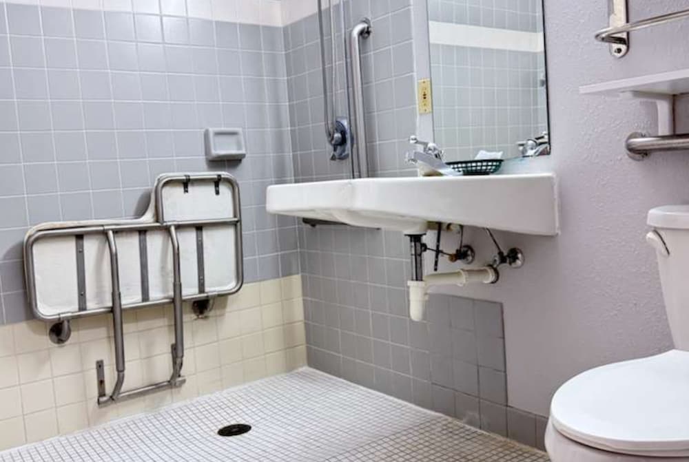Room, Queen Bed, Accessible, Coratel Inn & Suites by Jasper Hastings 8/9
