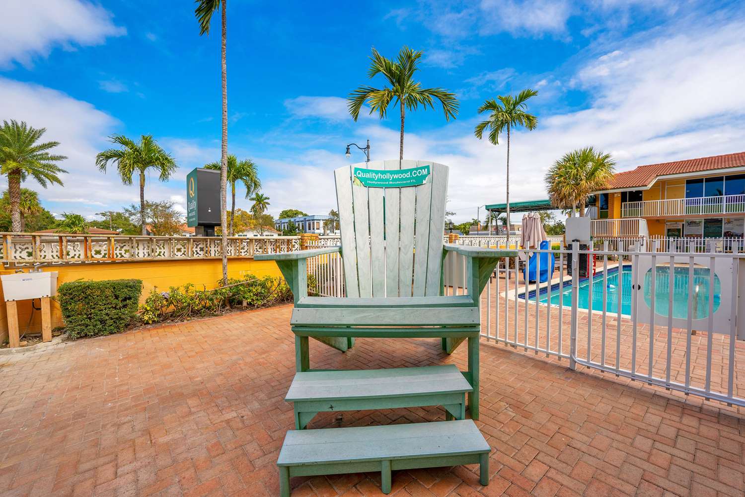 Quality Inn and Suites Airport Cruise Port Hollywood 55/55