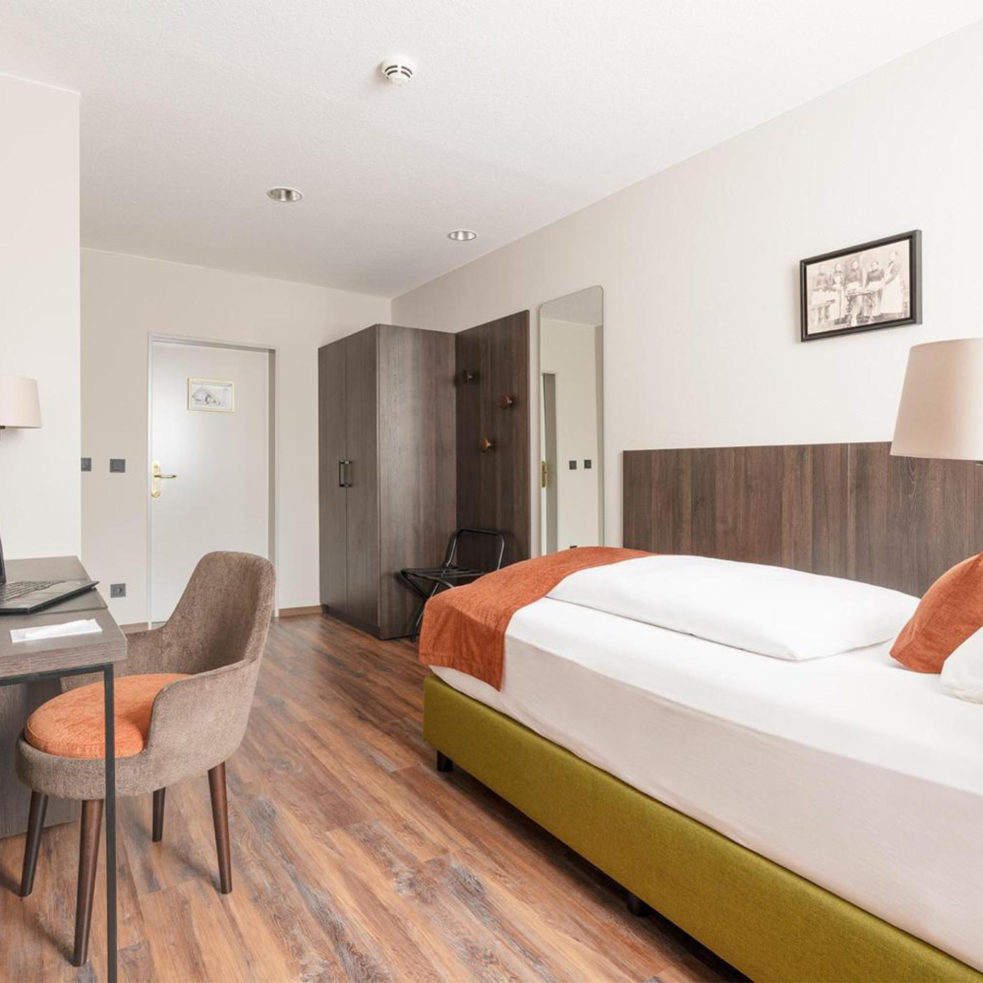 Room, Single, Single Bed