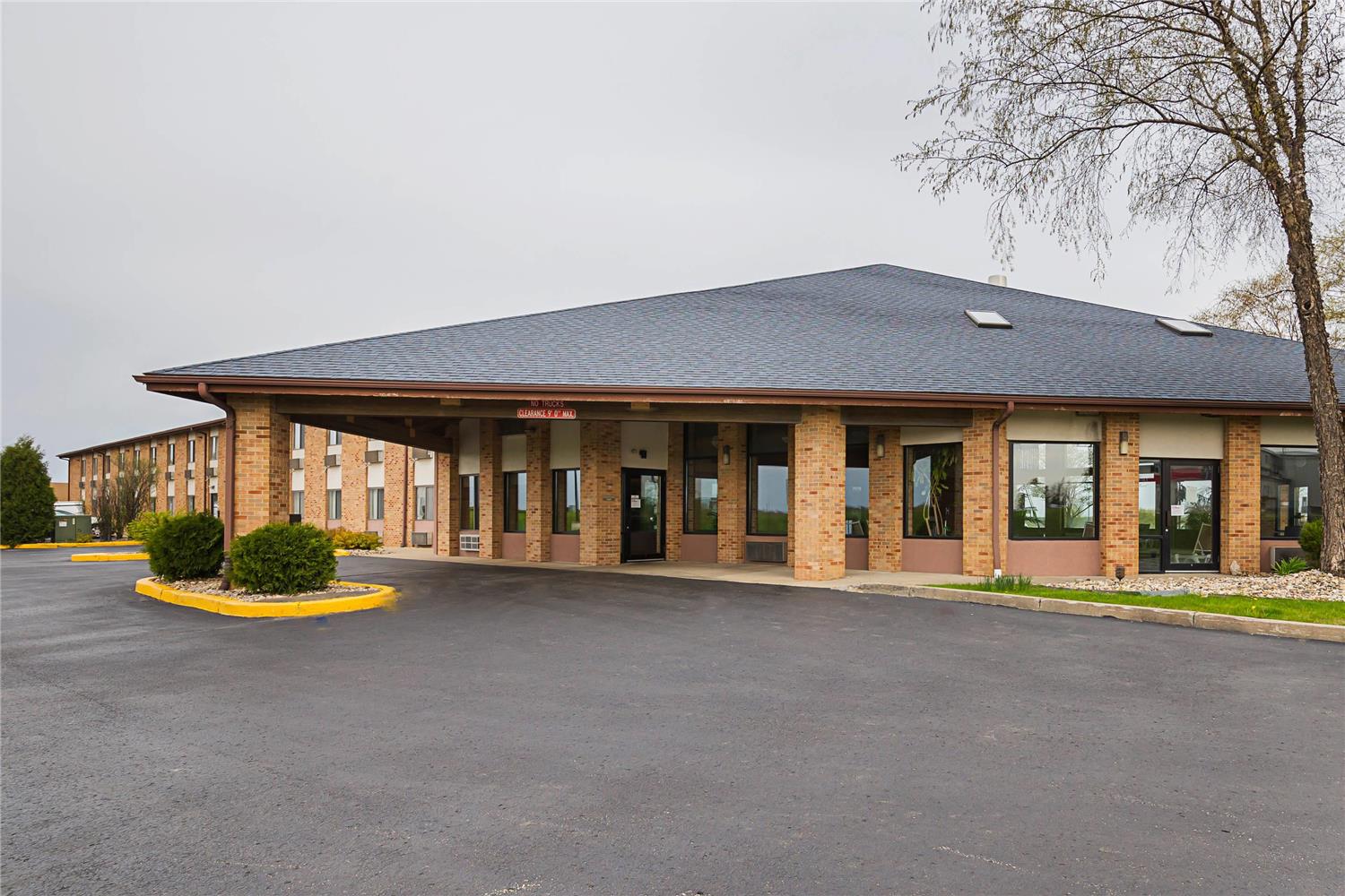 Quality Inn Waverly IA 2/51