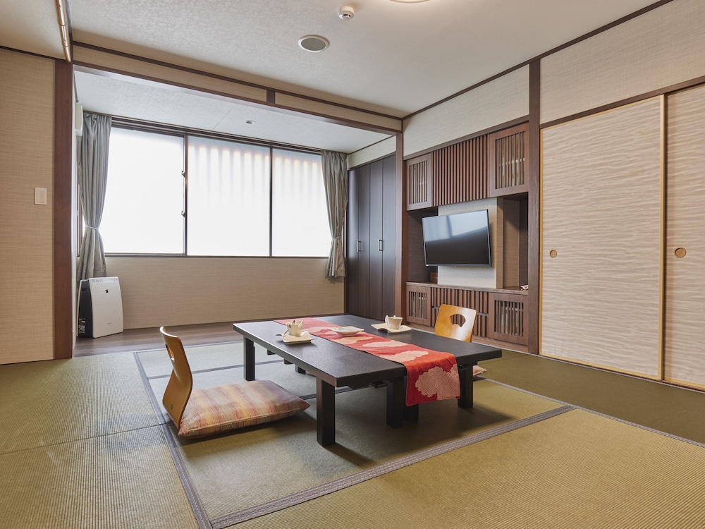 Gion Shinmonso 9/52