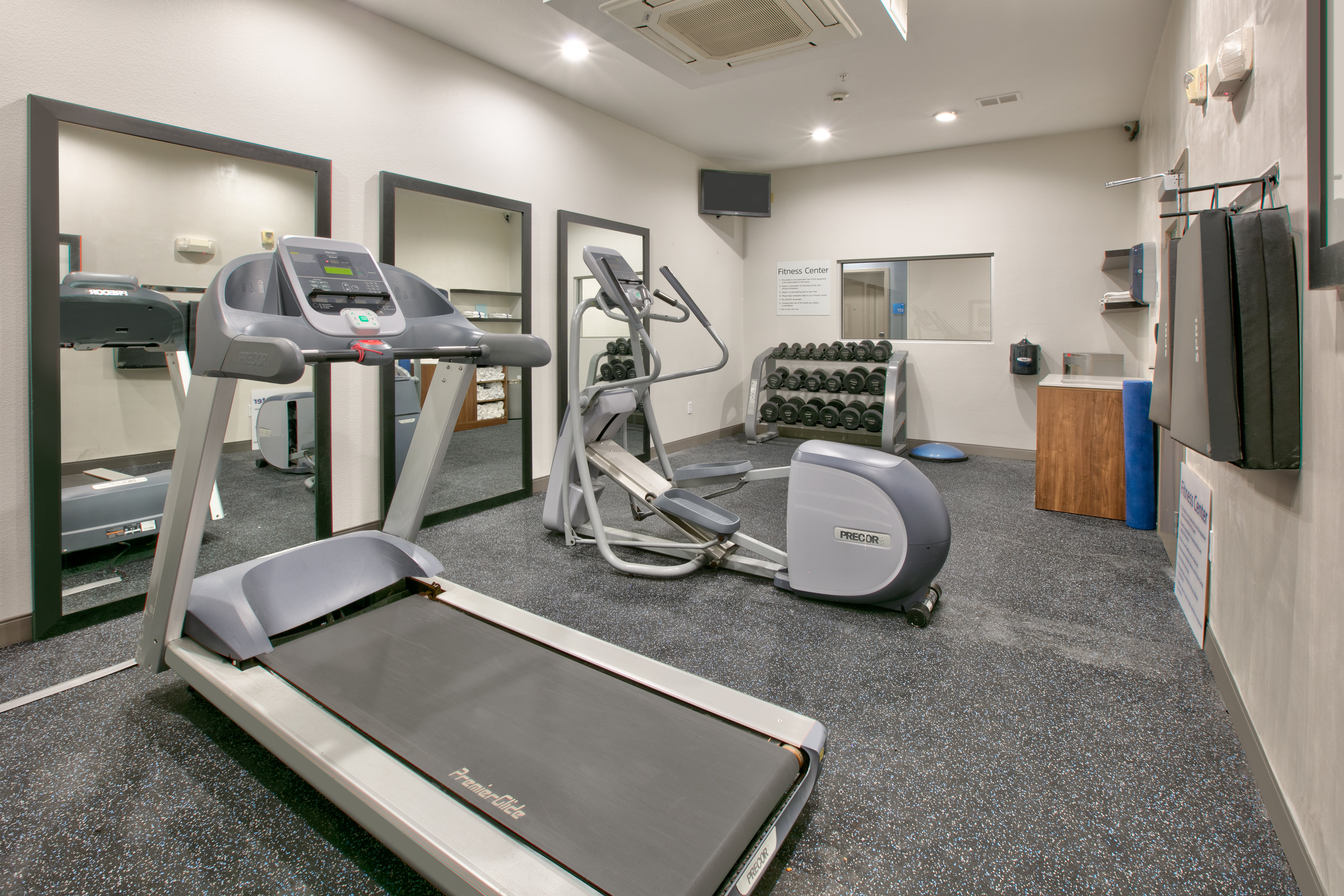 Holiday Inn Express Amp Suites North Dallas At Preston 35/48