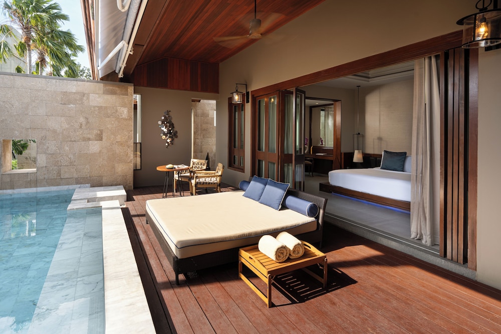 swimming pool spa