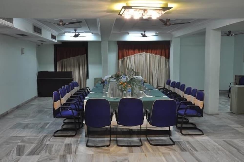 HOTEL RISHI REGENCY 27/32