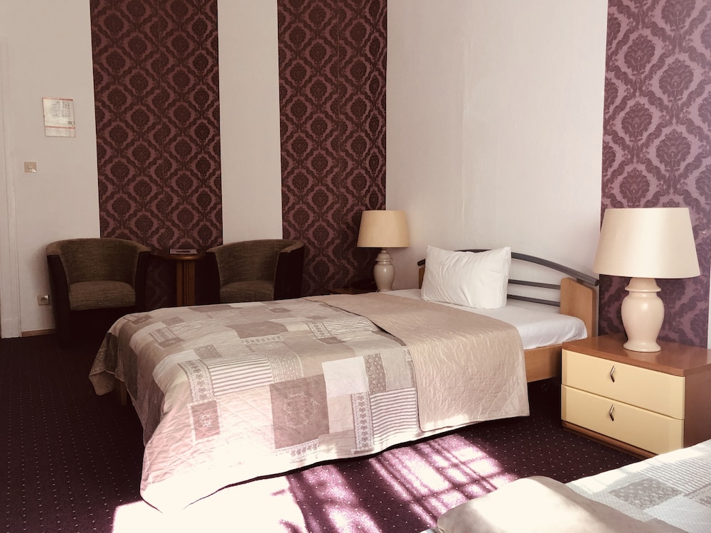 Castell Hotel 10/49