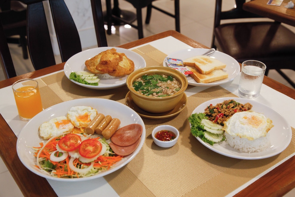 Convenient Grand Plus Hotel Suvarnabhumi 36/44