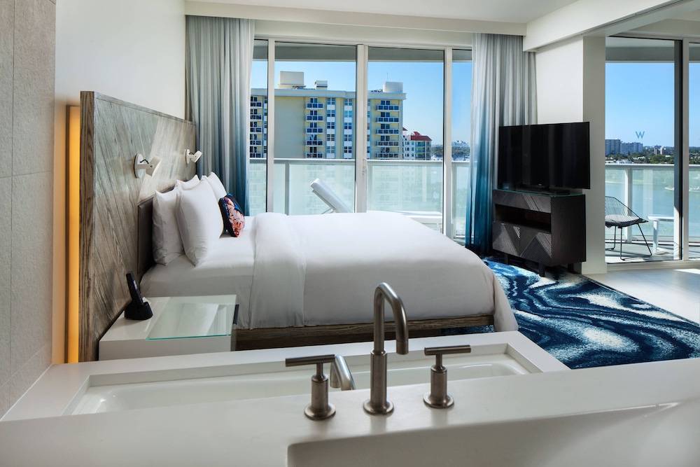 1 Bedroom, Deluxe, Suite, King Bed, Sofa