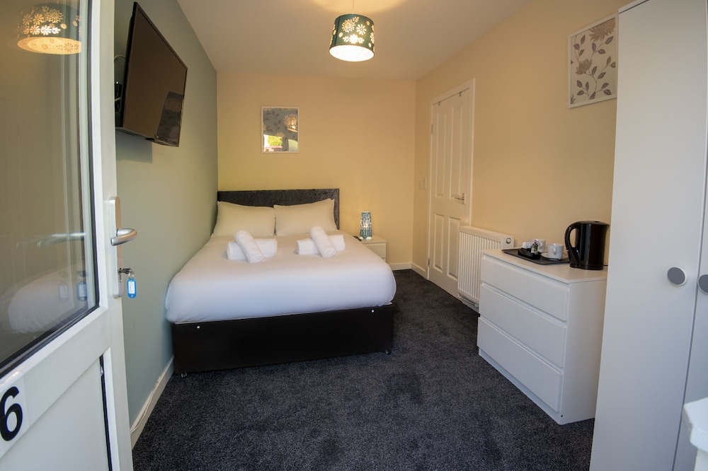 Irvine Riverside Guesthouse by Payman Club 18/32