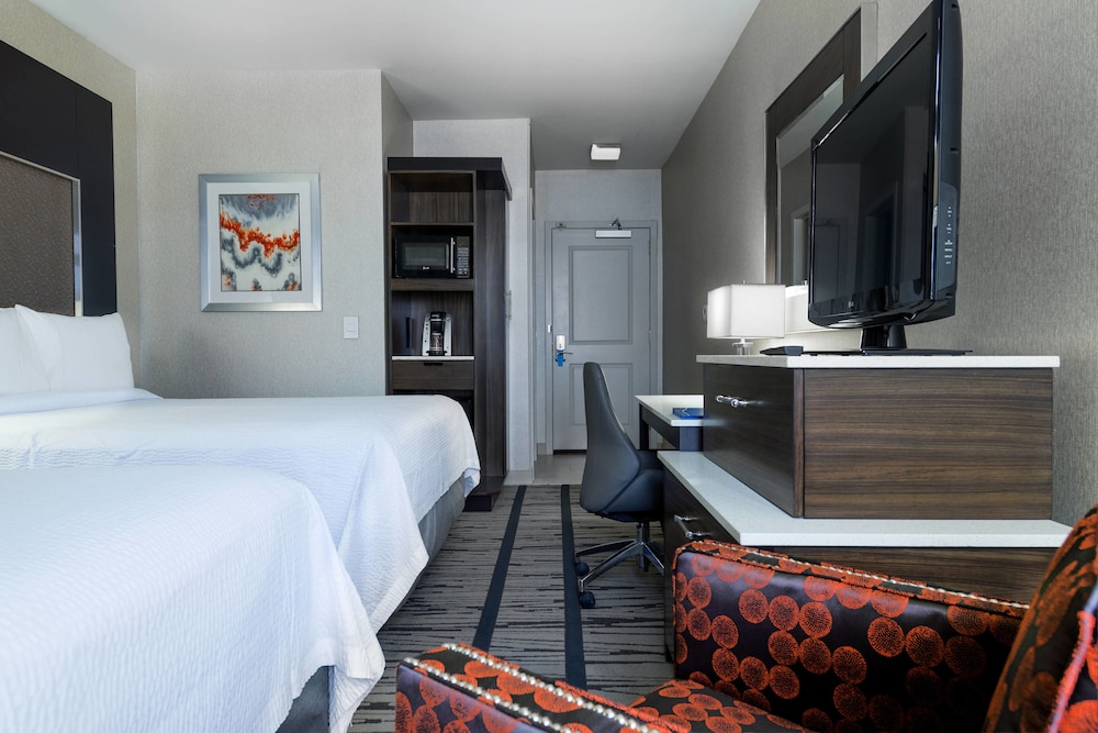 Fairfield Inn Suites Boston Cambridge 16/38