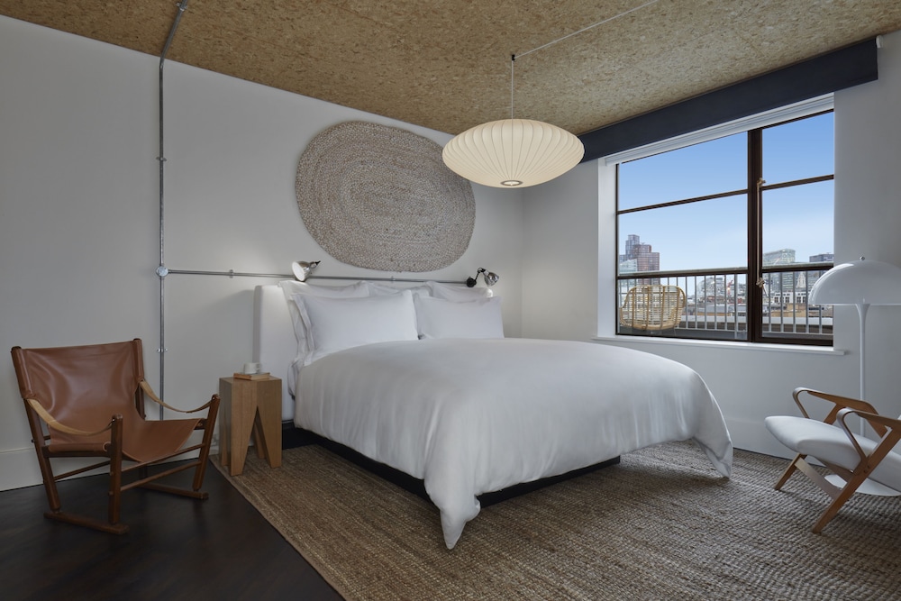 STUDIO, SUITE, NORTH WING