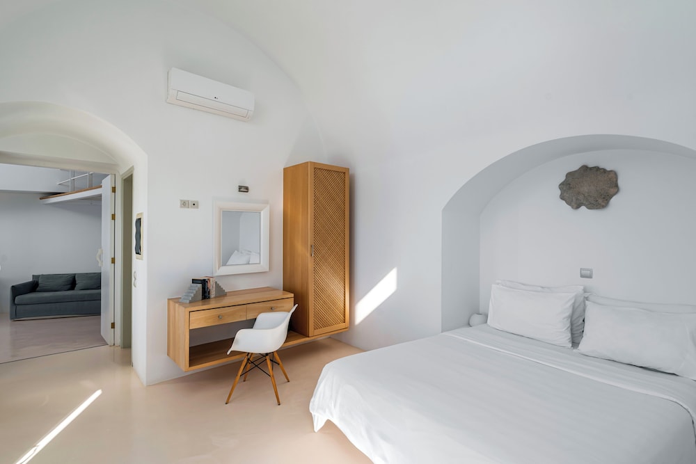 EXECUTIVE, SUITE