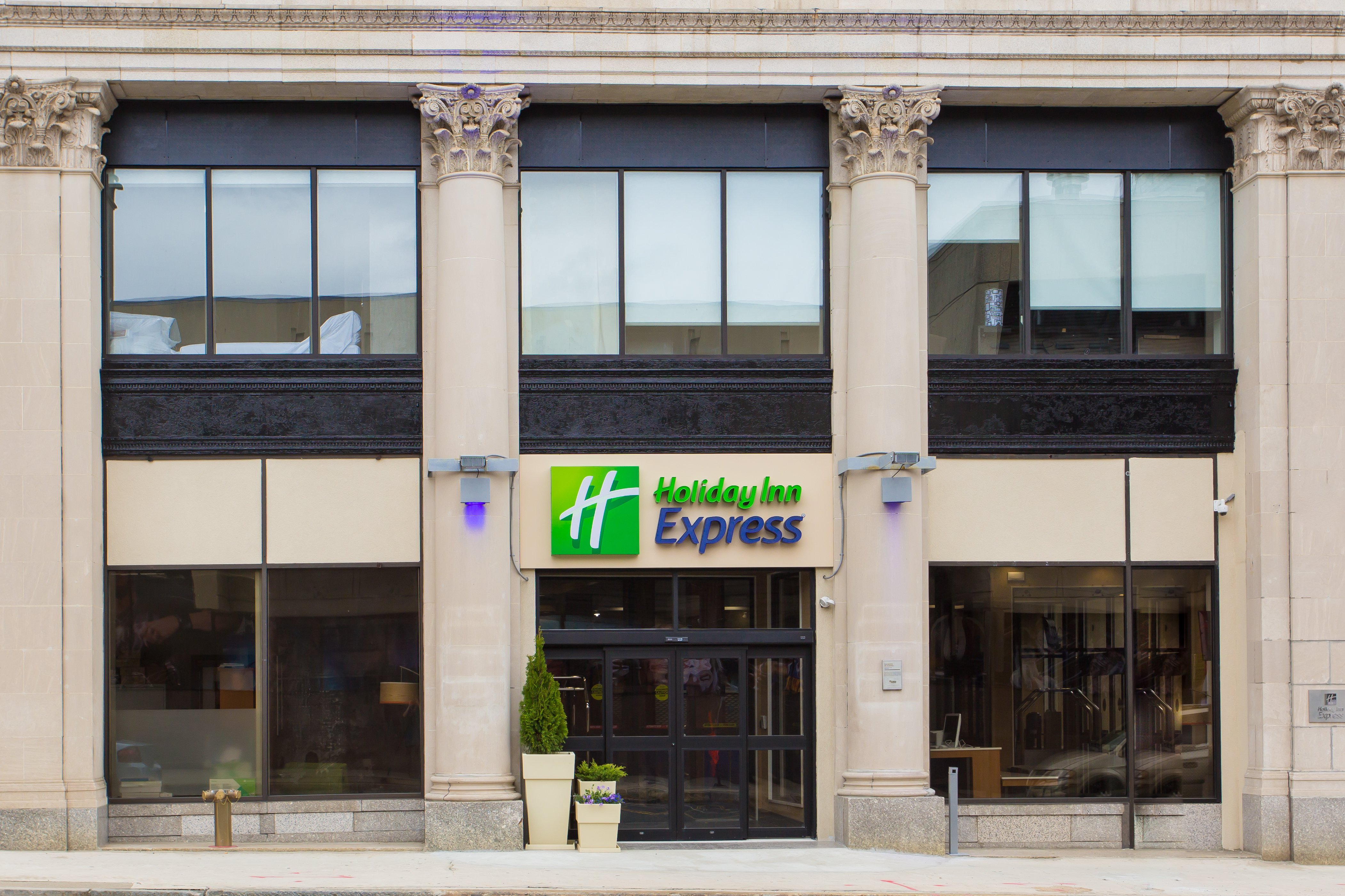 HOLIDAY INN EXPRESS SPRINGFIELD DOWNTOWN 2/53