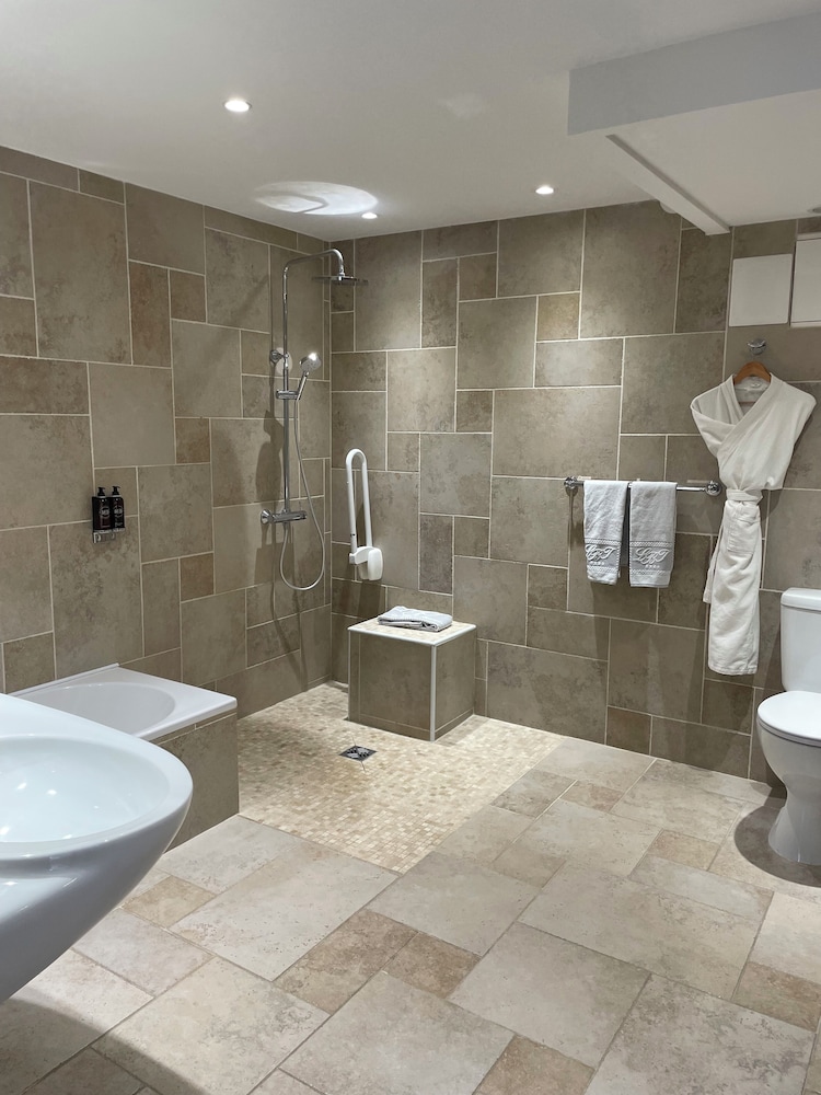 LA BASTIDE DE TOURTOUR HOTEL & SPA 48/50