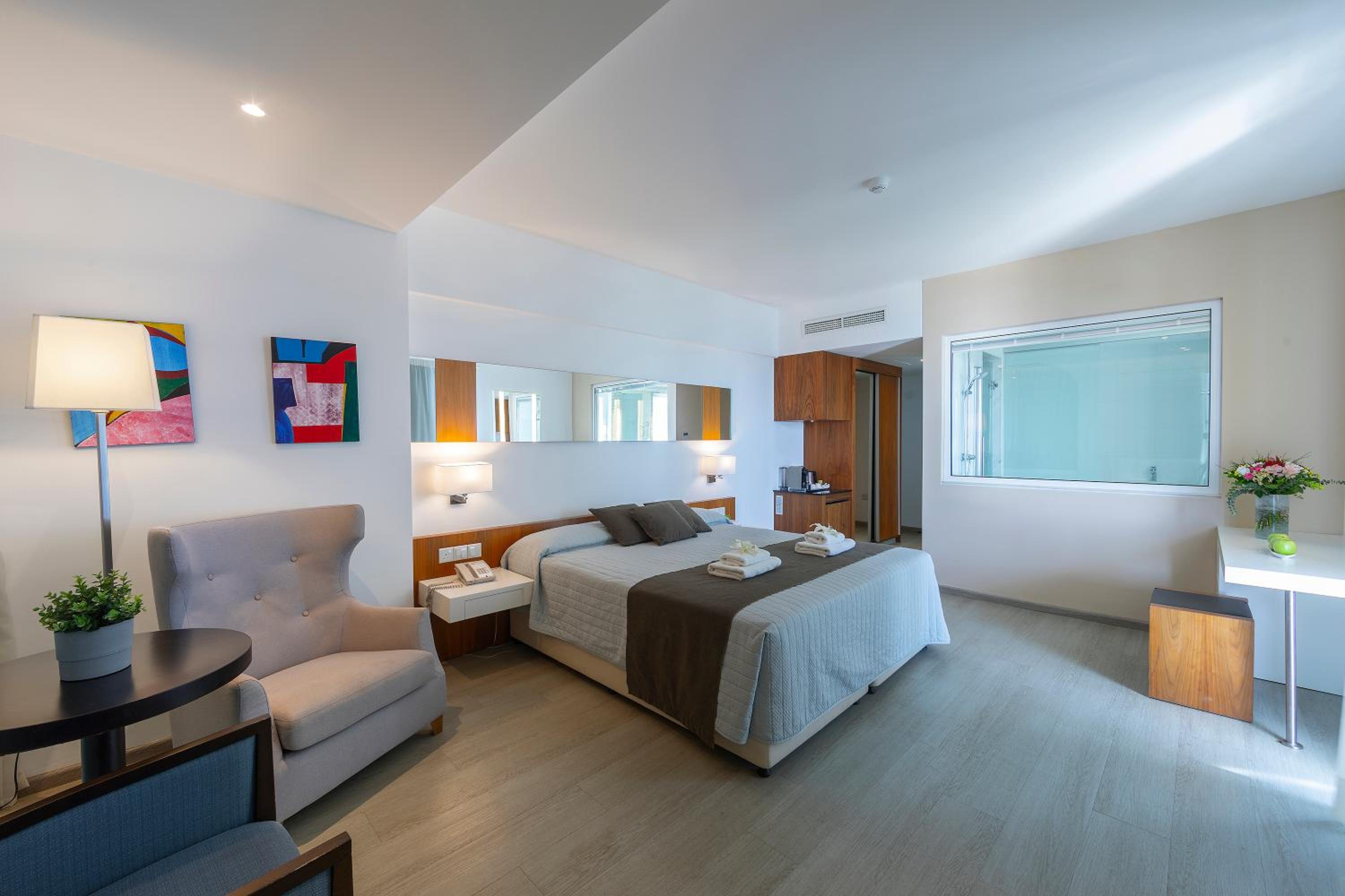 Executive, Double and Twin Beds, Sea View, Outdoor Jetted Tub
