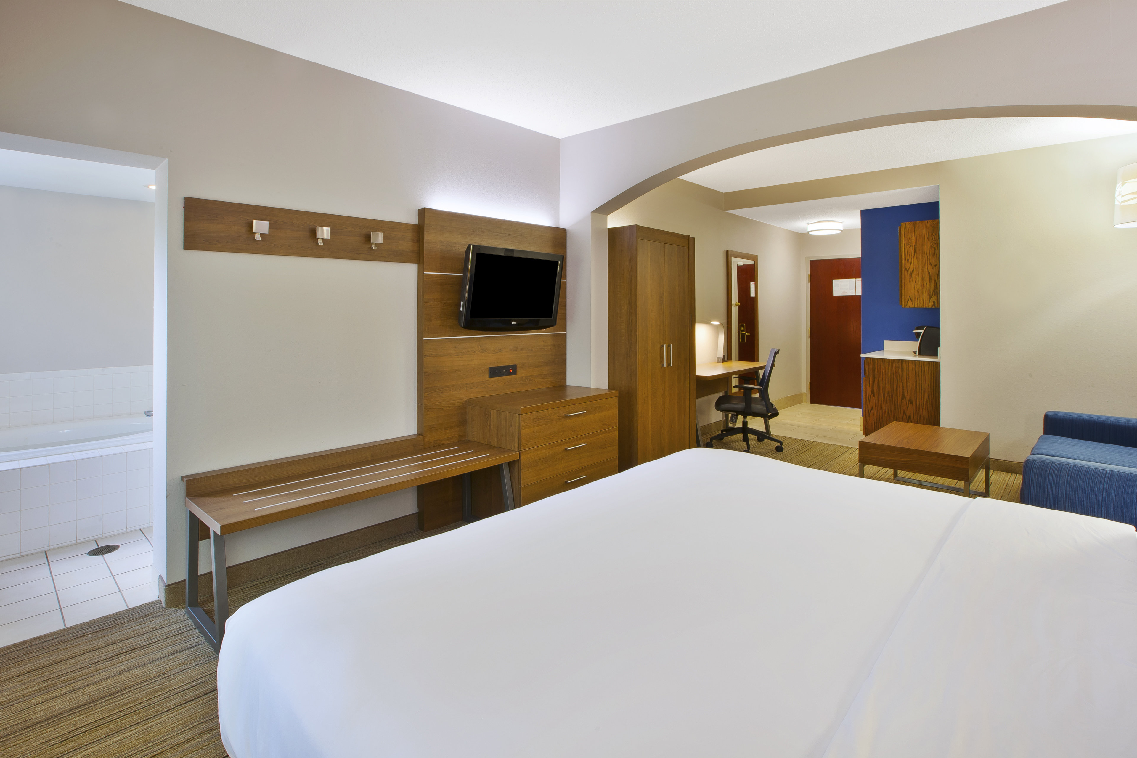 Suite, King Bed, Hot Tub
