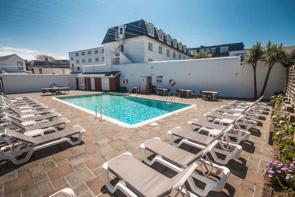 Norfolk Hotel 54/58