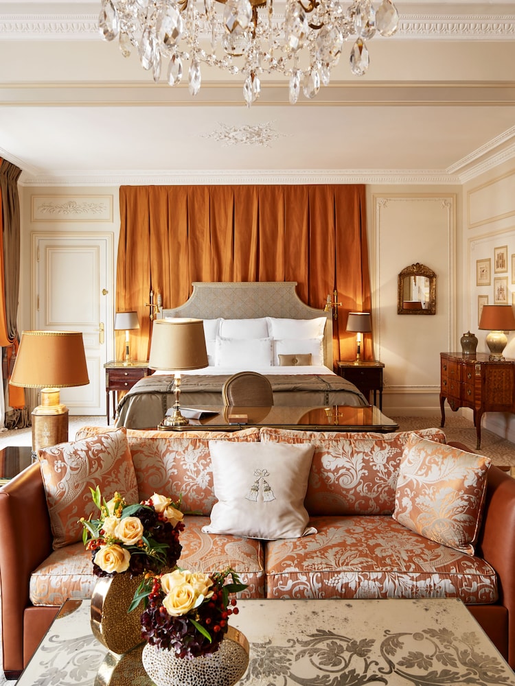Hotel Plaza Athenee 53/79