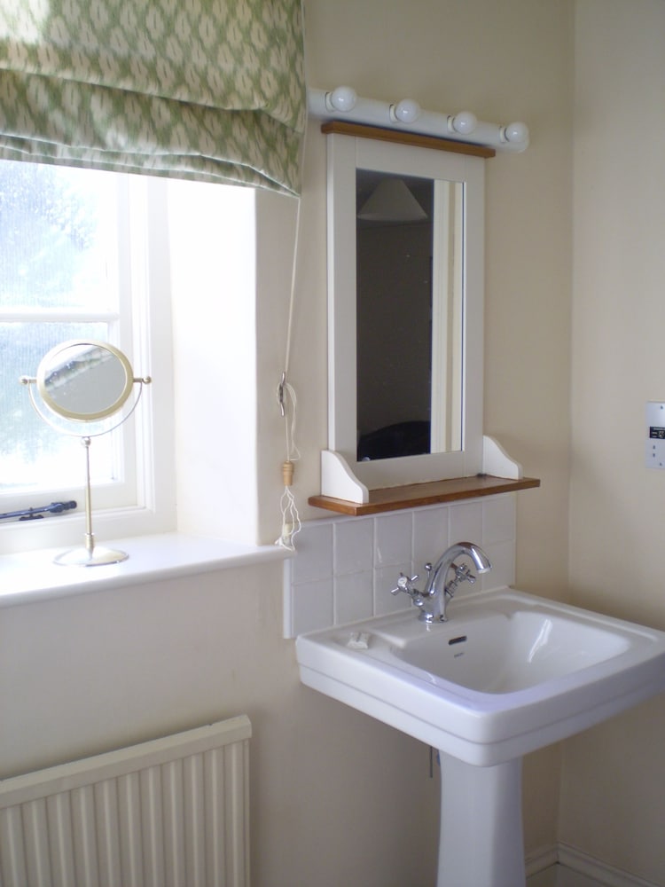 Buckley Farmhouse 28/32