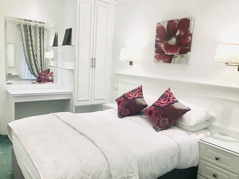 ROOM, DOUBLE BED