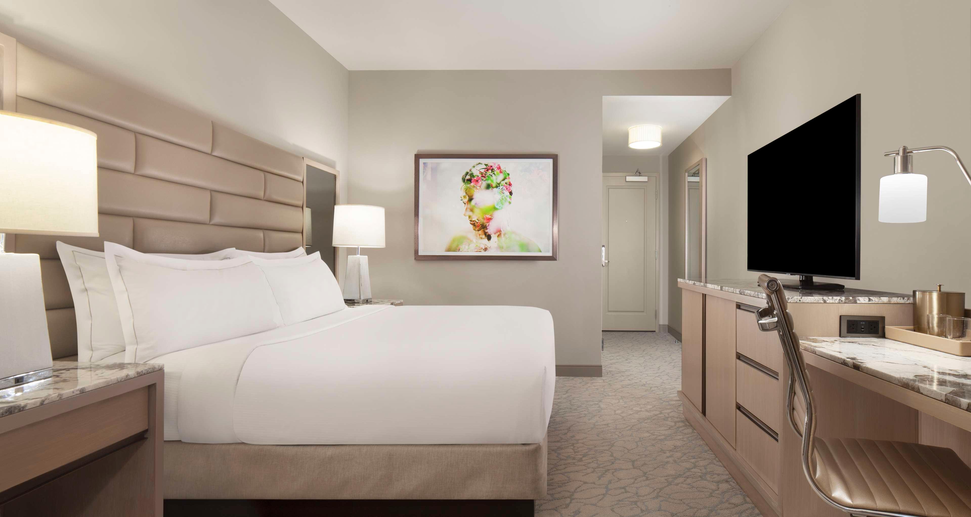 غرفة تنفيذية بسرير كينج بإطلالة على المدينة، Hilton West Palm Beach 2/4