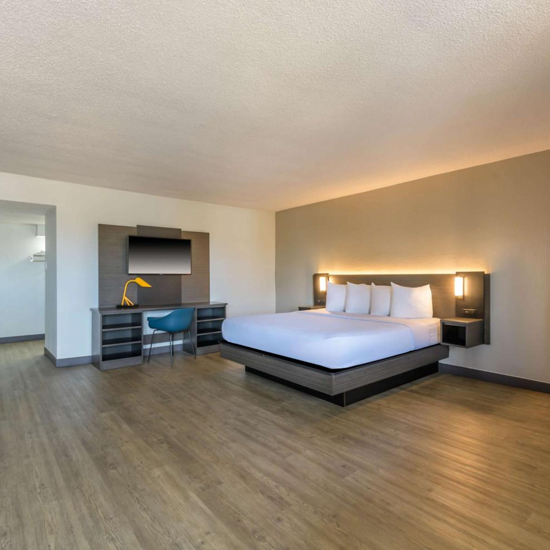 DELUXE, SUITE