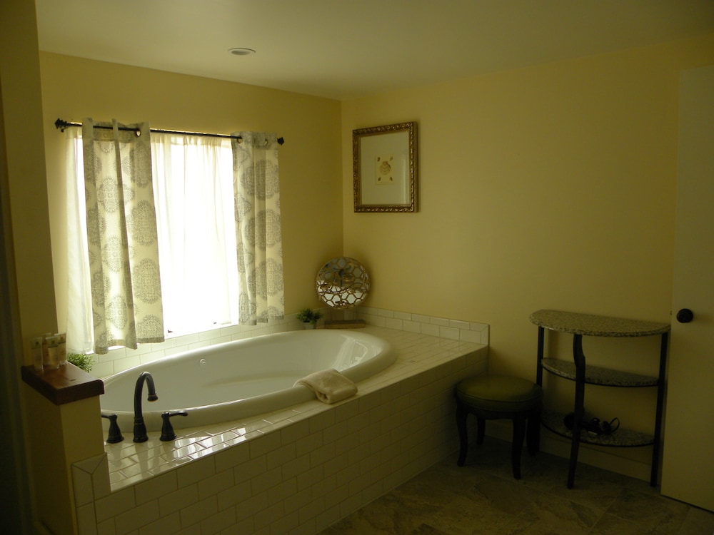 Inn at Buckhorn Cove 44/59