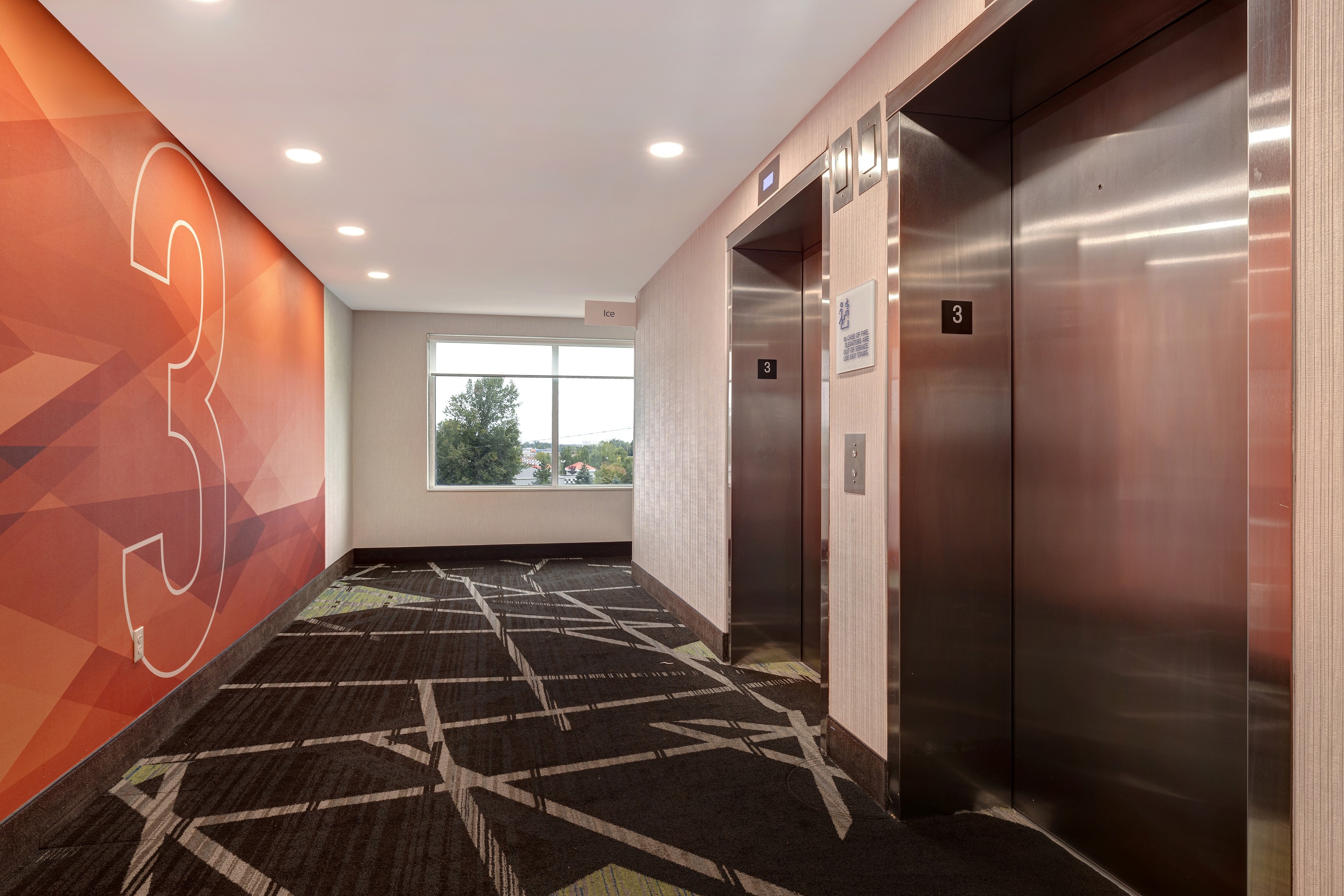 Holiday Inn Express And Suites Grand Rapids South Wyoming 35/73
