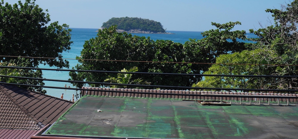 Kata Beachwalk Hotel And Bungalows 47/74