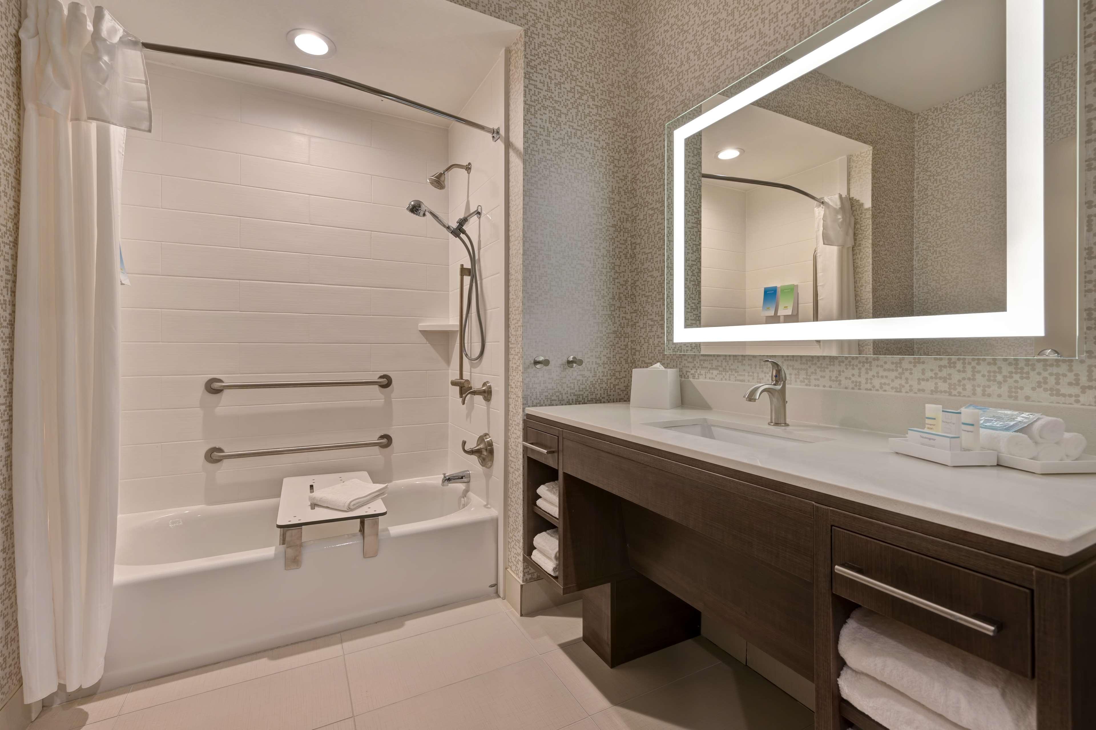 STUDIO, SUITE, KING BED, ACCESSIBLE