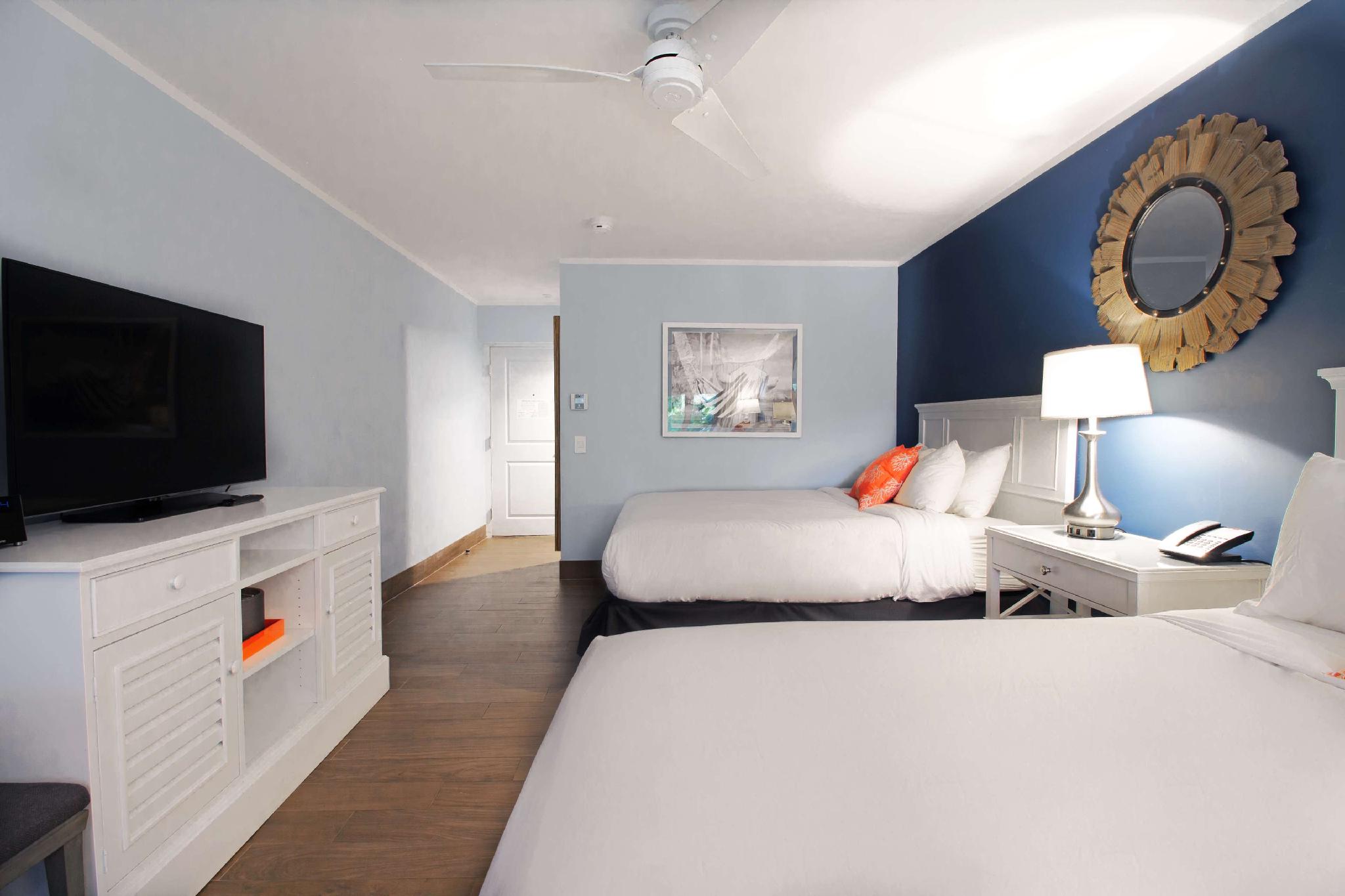 Chic, 2 Queen Beds, City View, Balcony