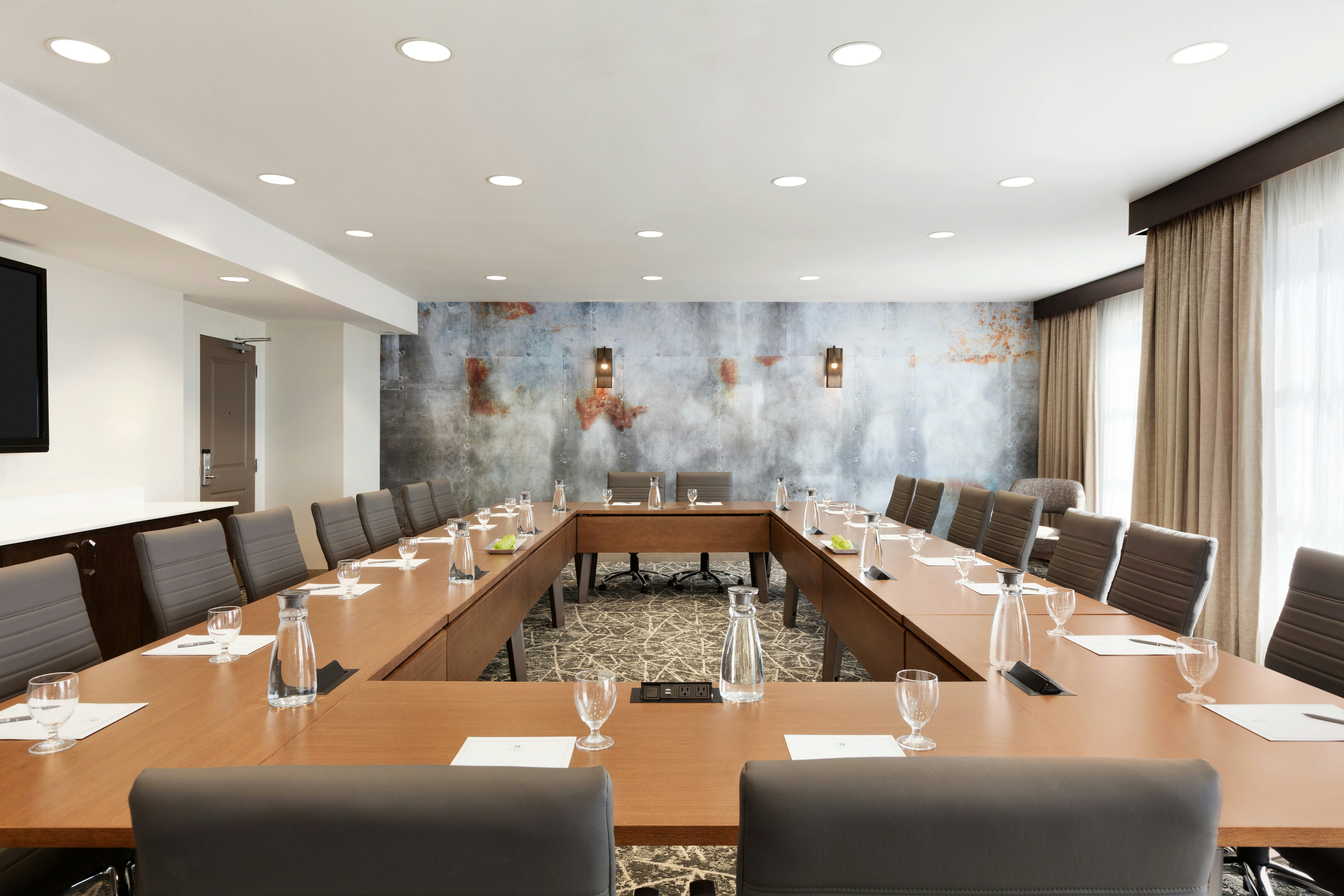 Embassy Suites By Hilton San Antonio Brooks Hotel & Spa 60/67