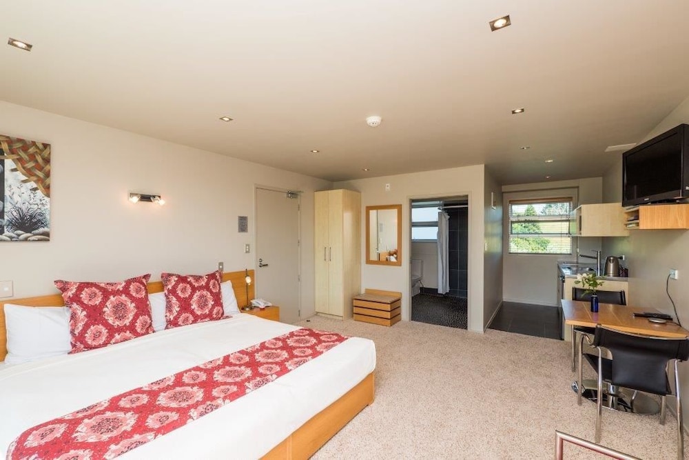 CLASSIC, STUDIO, TWIN BEDS
