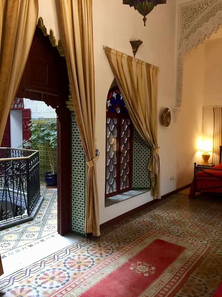 RIAD A LA BELLE ETOILE 39/83