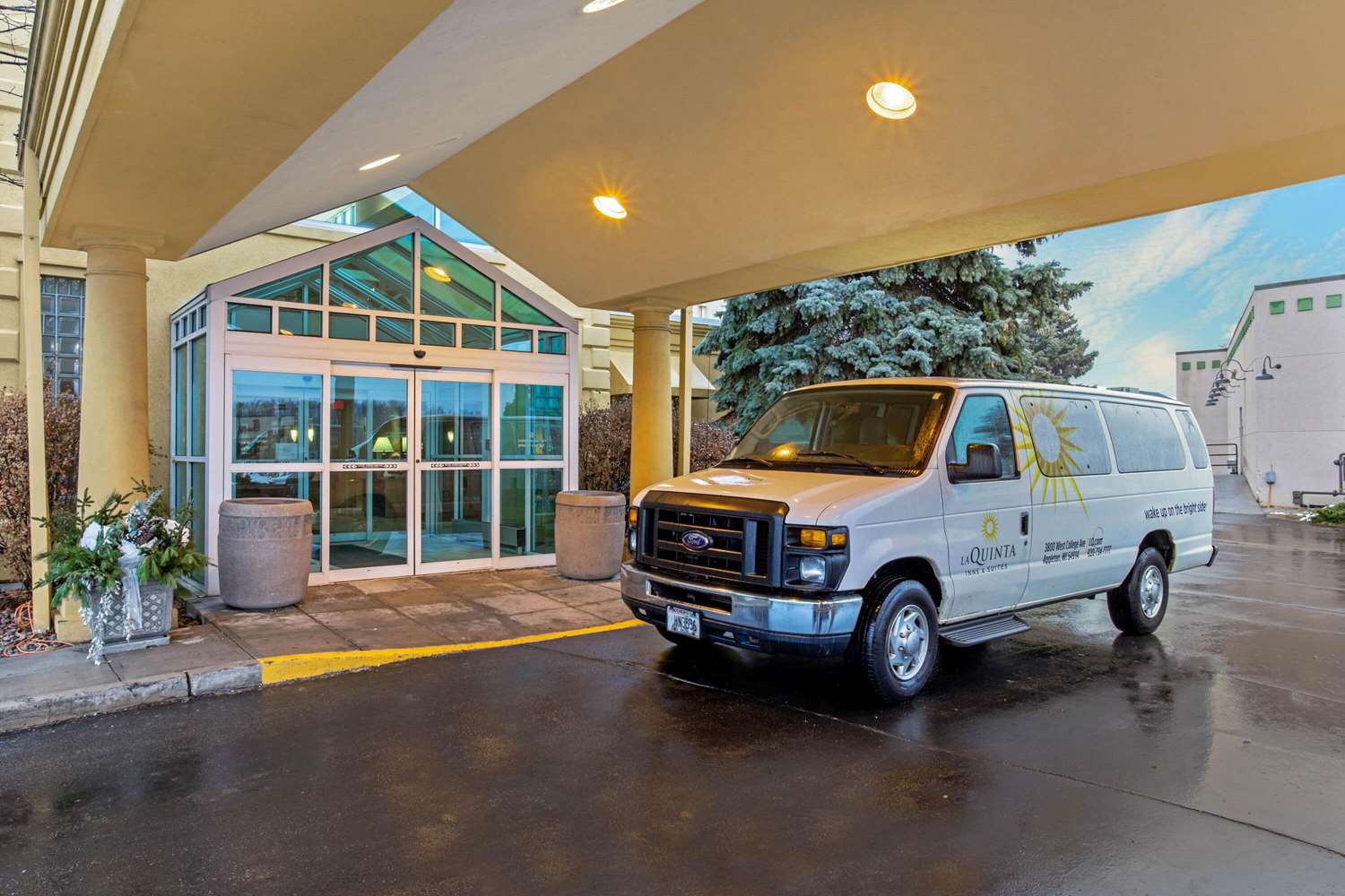 La Quinta Inn & Suites by Wyndham Appleton College Avenue 45/49