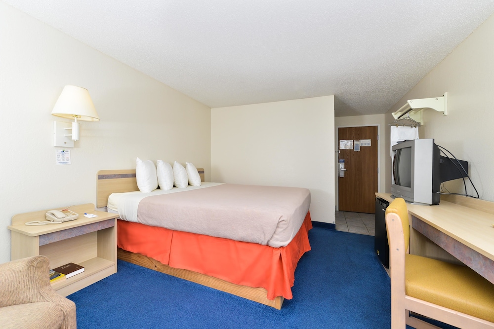 Americas Best Value Inn Jefferson City 6/33