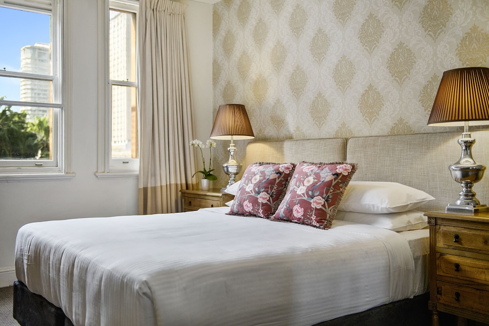 The Russell Boutique Hotel 31/67