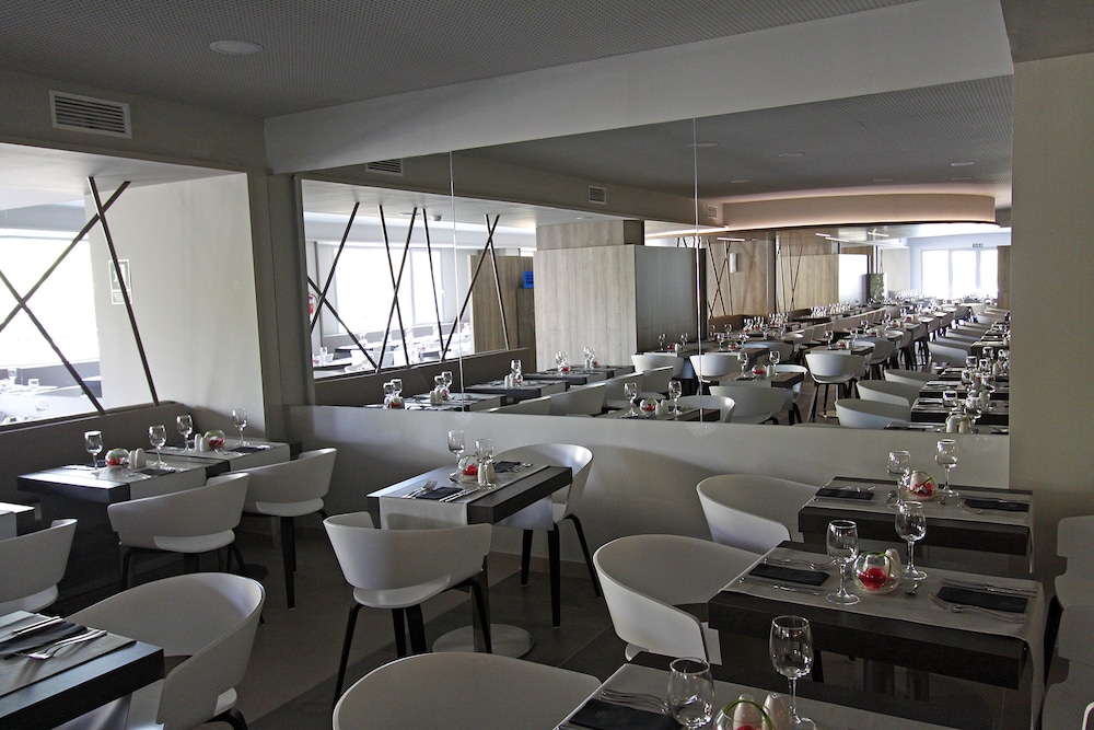 BG Tonga Tower Design Hotel and Suites 44/64