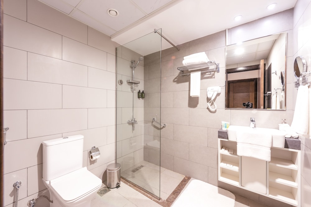 Luxe Grand Hotel Apartments 113/113