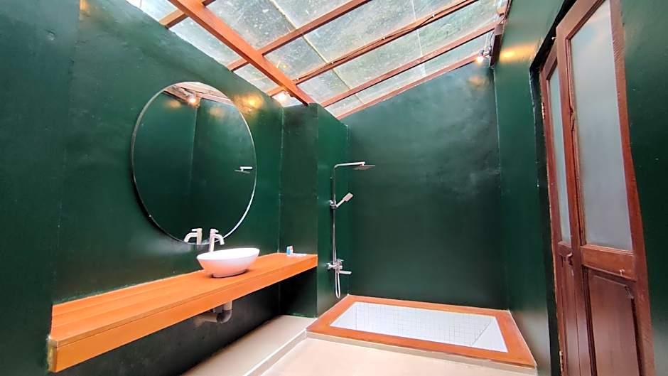 Imah Seniman Hotel 52/53