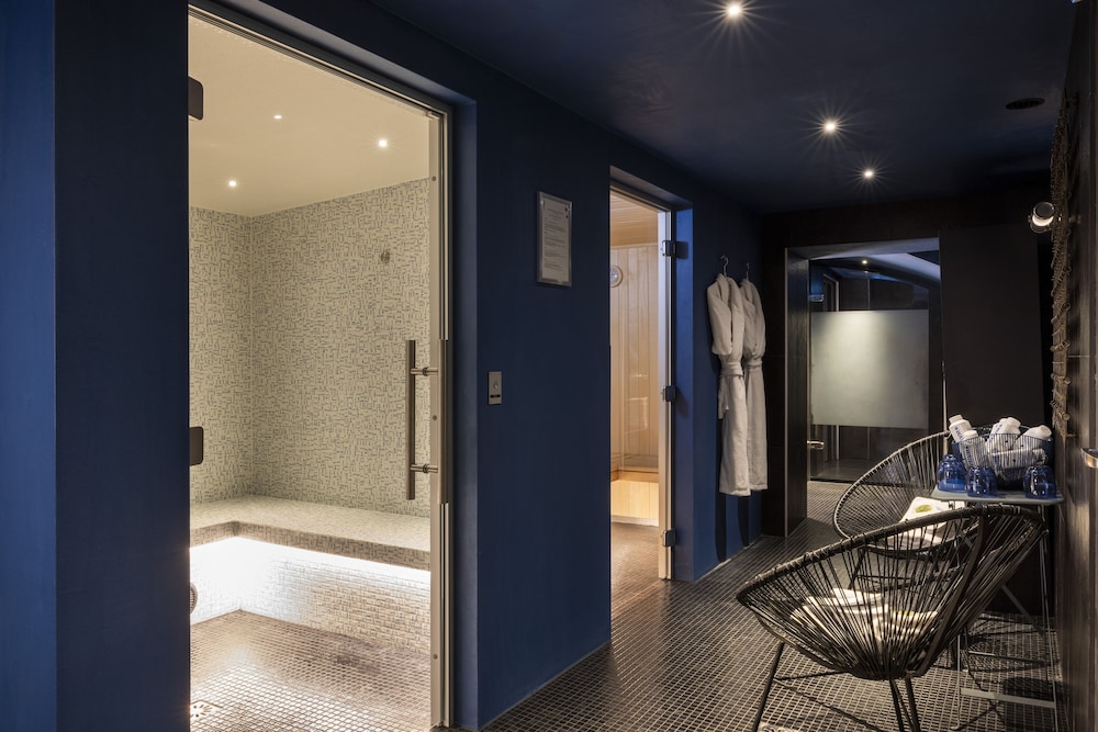 Hotel Mademoiselle 50/50