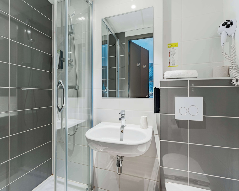 Kyriad Direct Tours Sud Chambray Les Tours 54/58